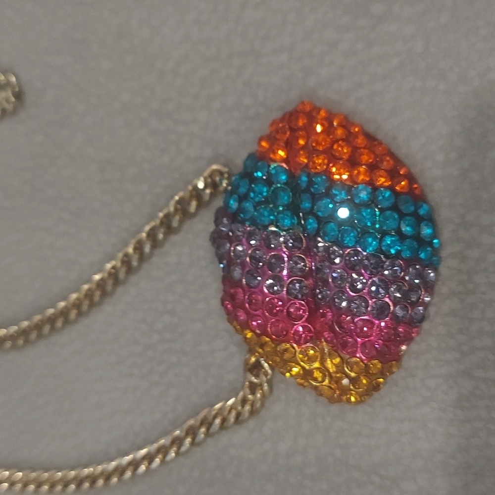 Betsey Johnson RAINBOW LIPS NECKLACE - Picture 3 of 8